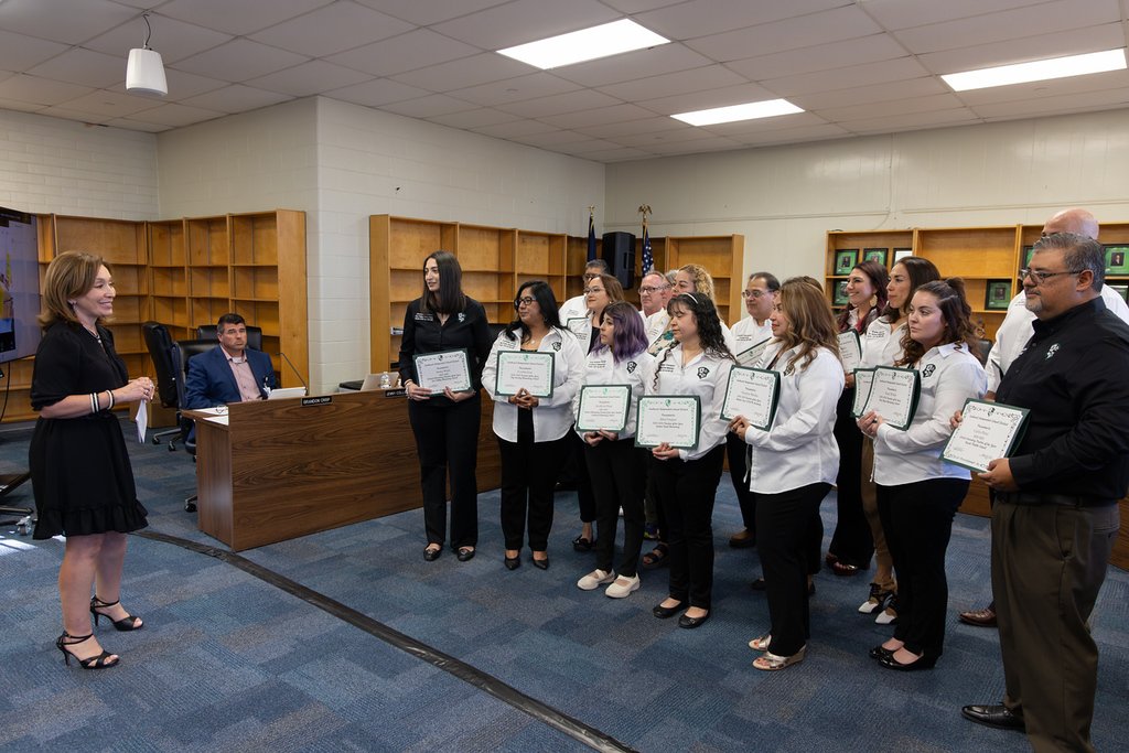 swisd_caststem's tweet photo. Congratulations to Ms. Rendon who was recognized at the SWISD March Board Meeting for being CAST STEM's Teacher of the Year! We are so proud of you! @castschools @swisd #gopublic #embracetheexperience #RootEd #SWISDExperience https://t.co/xo8KxBIjSo