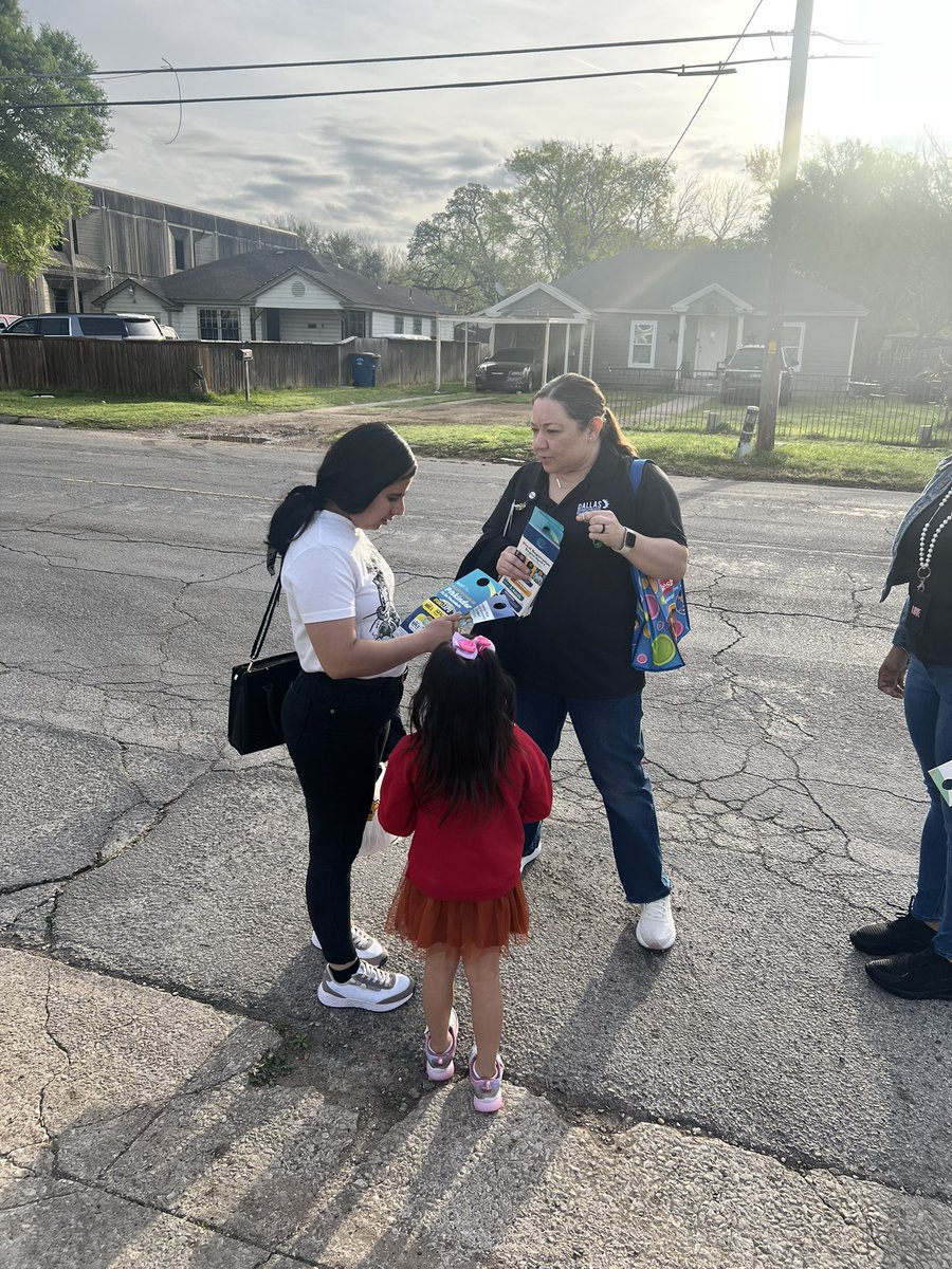 Priyanka Saji (@priyankasaji92) on Twitter photo Pressing the Pavement (2025). Encouraging families to enroll in Pre-K3-4.
<a href="/CrisJackson23/">Cristal Jackson</a>
<a href="/ICanReadDallas/">Early Learning Dallas ISD</a>
@MurilloDebbie1 Pressing the Pavement (2025). Encouraging families to enroll in Pre-K3-4.
<a href="/CrisJackson23/">Cristal Jackson</a>
<a href="/ICanReadDallas/">Early Learning Dallas ISD</a>
@MurilloDebbie1