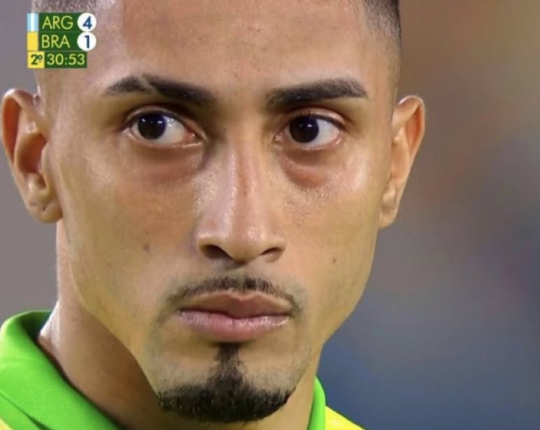 Futmeme551's tweet photo. “Você não disse que esse ano seria diferente?”

Eu: https://t.co/FSgwR1mjrd