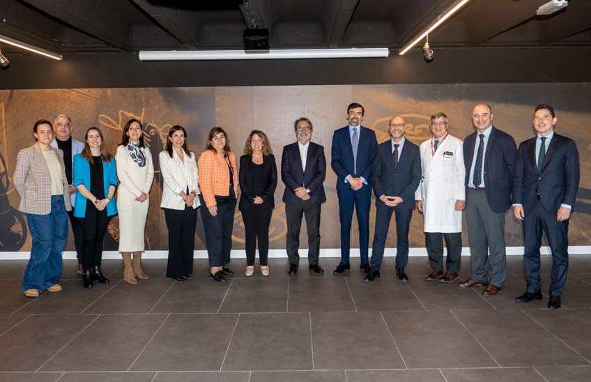 .<a href="/enfermeriaunav/">Facultad Enfermería</a>, <a href="/MedUNAV/">Facultad de Medicina # Universidad de Navarra</a>, <a href="/merck_es/">Merck España</a> y la <a href="/HumansFundacion/">Fundación Humans</a> firman un acuerdo para el lanzamiento de un programa de formación en humanización de la atención sanitaria.
👉 unav.edu/noticias/-/con…