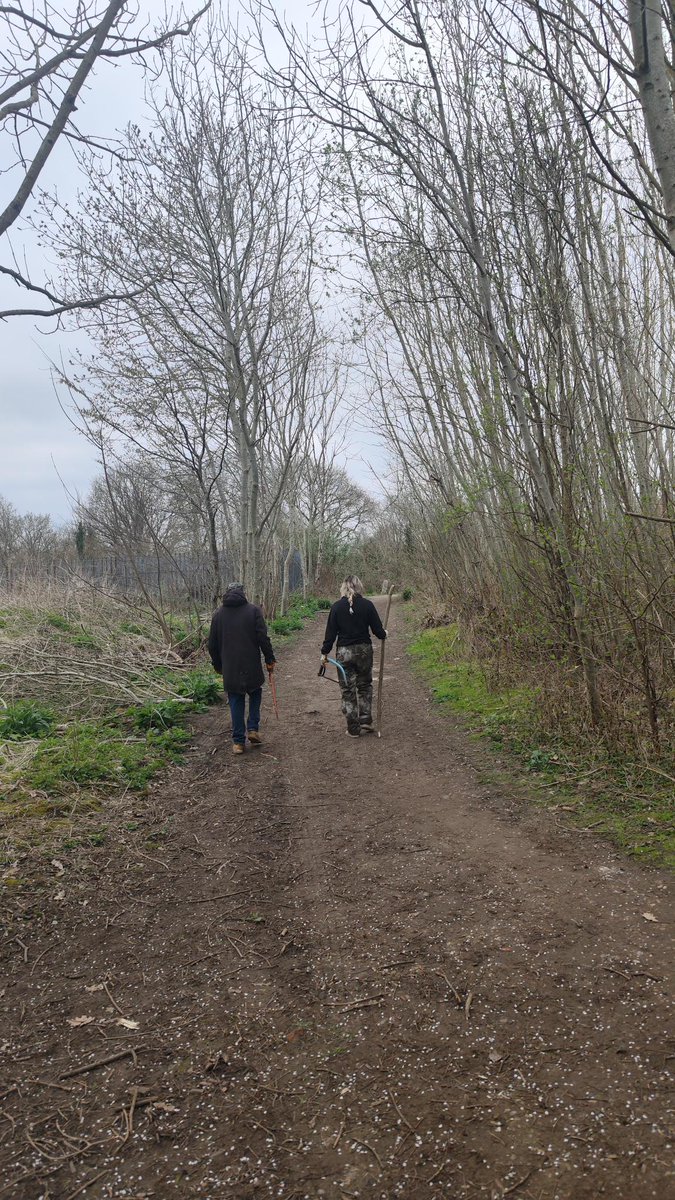 HAMPTON POLICE (@mpshampton) on Twitter photo Good afternoon <a href="/MPSHampton/">HAMPTON POLICE</a> <a href="/MPSHamptonNorth/">Hampton North Police - Metropolitan Police London</a> <a href="/LBRUT/">Richmond Council</a> great job done by the volunteers today @heatheroppark well done guys for cleaning the park and build a new home for the bugs 🐛🪲🦋 Good afternoon <a href="/MPSHampton/">HAMPTON POLICE</a> <a href="/MPSHamptonNorth/">Hampton North Police - Metropolitan Police London</a> <a href="/LBRUT/">Richmond Council</a> great job done by the volunteers today @heatheroppark well done guys for cleaning the park and build a new home for the bugs 🐛🪲🦋
