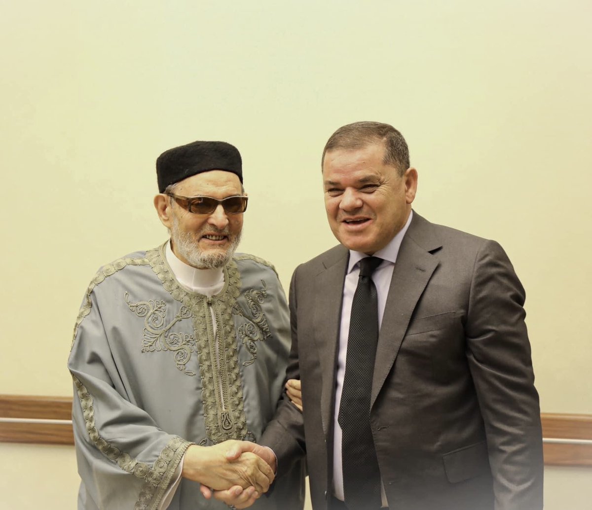 ElhasseKhalil's tweet photo. دار الإفتاء الليبية الممثلة لحكومة الوحدة الوطنية في طرابلس تدعو الطيّارين الحربيين العرب لتنفيذ عمليات عسكرية في إسرائيل دون إذن وزارات الدفاع في الدول العربية:
رسميا.. وجّهت دار الإفتاء التابعة لحكو��ة عبدالدبيبة عبر مفتي الديار الصادق الغرياني دعوة دينية إلى الطيارين الحربيين في كافة الجيوش العربية لتنفيذ عمليات انتحارية في إسرائيل في بث مباشر عبر قناة التناصح الممولة من الخزانة العامة للدولة الليبية. برأيكم لماذا لم يوجه الغرياني هذه الدعوة لوزير الدفاع ورئيس الوزراء عبدالحميد الدبيبة مباشرة بحكم أن الصادق الغرياني قد استثمر في حكومة الدبيبات وأثنى عليها كثيرا ولم يسبق له أن ابتسم مطلقا طوال حياته إلا بعد قدوم الدبيبات إلى السلطة عبر الرشوة!