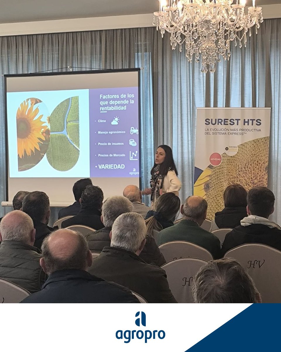 AgroproEs's tweet photo. Hoy hemos estado en 📍 Briviesca (Burgos) compartiendo nuestro catálogo de variedades de girasol 🌻 con los agricultores de la zona.

👉 Queremos agradecerles la gran acogida que hemos tenido. 😊

https://t.co/PEQgdJ3u0A

#semillas #semillasgirasol #girasol https://t.co/eLScnicoSi
