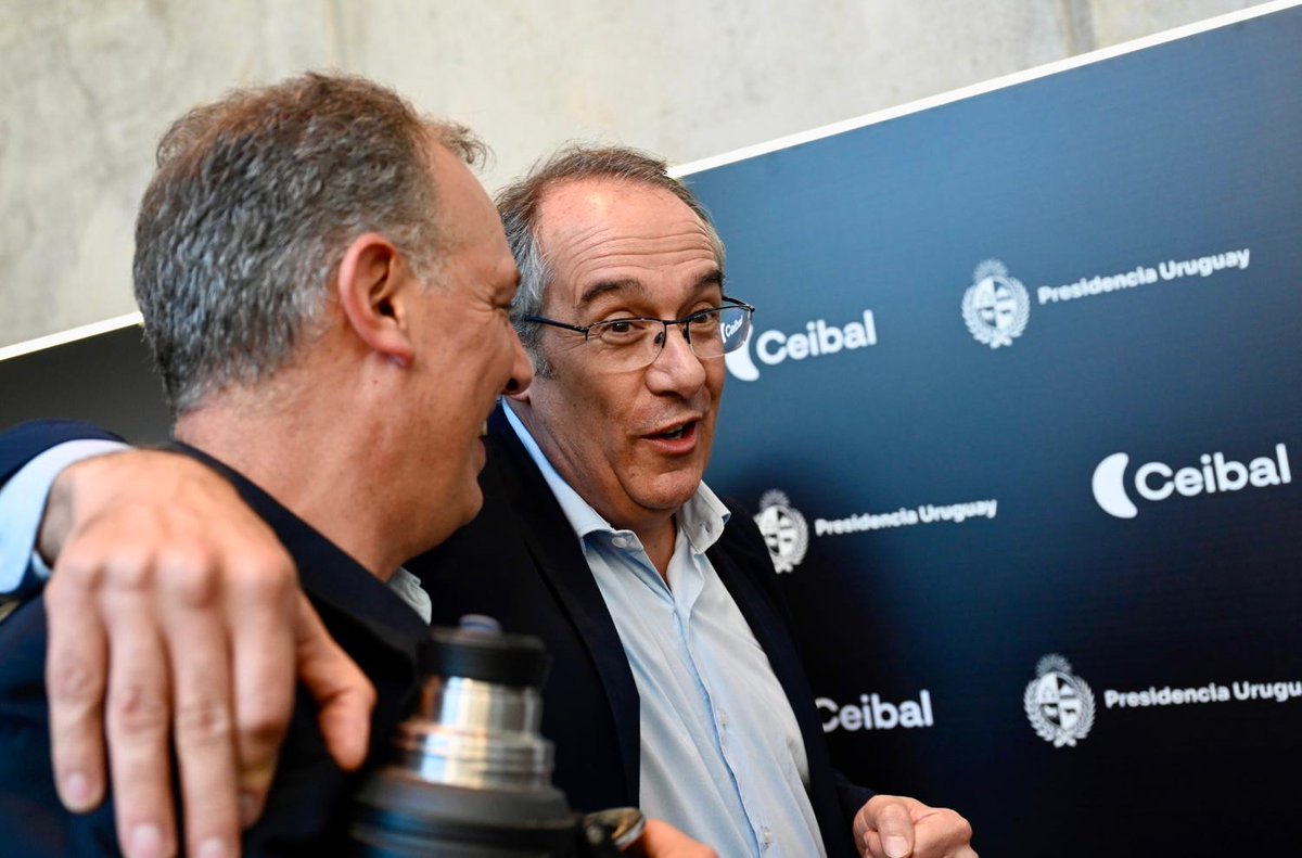 🚀 Quedó inaugurado el laboratorio regional de <a href="/Ceibal_Uy/">Ceibal</a> de Inteligencia Artificial aplicada a la educación: #EduIALab

📣 El laboratorio se propone desarrollar propuestas con herramientas de #IA que favorezcan el desarrollo profesional docente, la gestión educativa y el