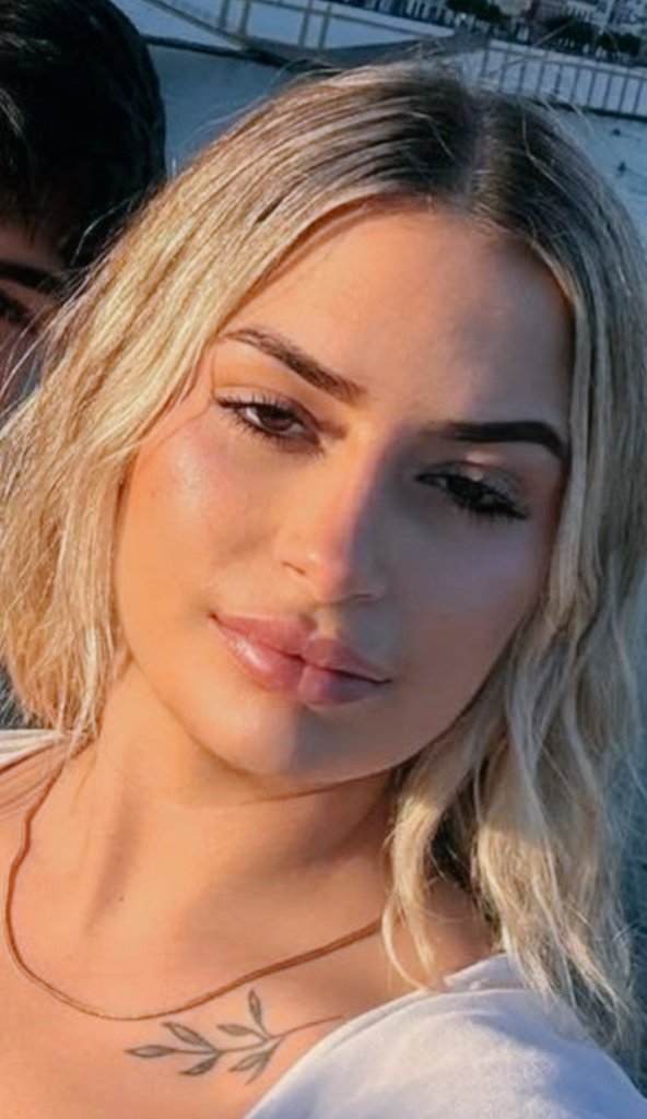 Si todo el mundo entendiera lo que esa mirada calla, lo que esa mirada guarda, lo que esa mirada aguantó... todo el mundo tendría cosas incansablementes bonitas para ti!!! Mientras tanto... TE QUIERO POR ENCIMA DE TODO Y TODOS!!! MI LEONA PRECIOSA!!! #LauMa27M