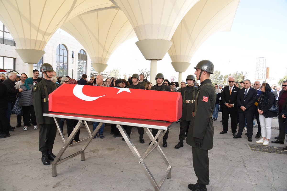 Değerli arkadaşım Fidan Gül Demirel Sürekli 'nin kıymetli babası, önceki dönem İl Başkanımız,25. ve 26. Dönem İzmir Milletvekilimiz Sn.  Kerem Ali  Sürekli'nin kayınpederi Süleyman Demirel 'i son yolculuğuna uğurladık. Allah rahmet eylesin, mekanı cennet olsun inşallah.<a href="/KSurekli/">Kerem Ali Sürekli 🇹🇷</a>