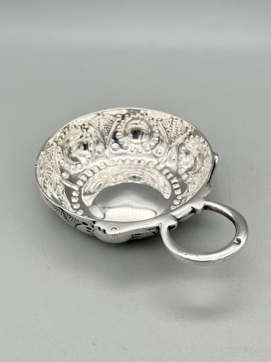 antiques_atlas's tweet photo. For SALE on Antiques Atlas we have this 🥂Tastevin, Hénin & Cie, Paris https://t.co/XNJXVs4zC7 From Burnell & Rowe: Belle Epoque #silver
#antiques @ilsuttoneri
#silver #antiquesilver #antiques #winetaster #silverdealer #rare #antique #antiquewinetaster https://t.co/2rIRF7kk56