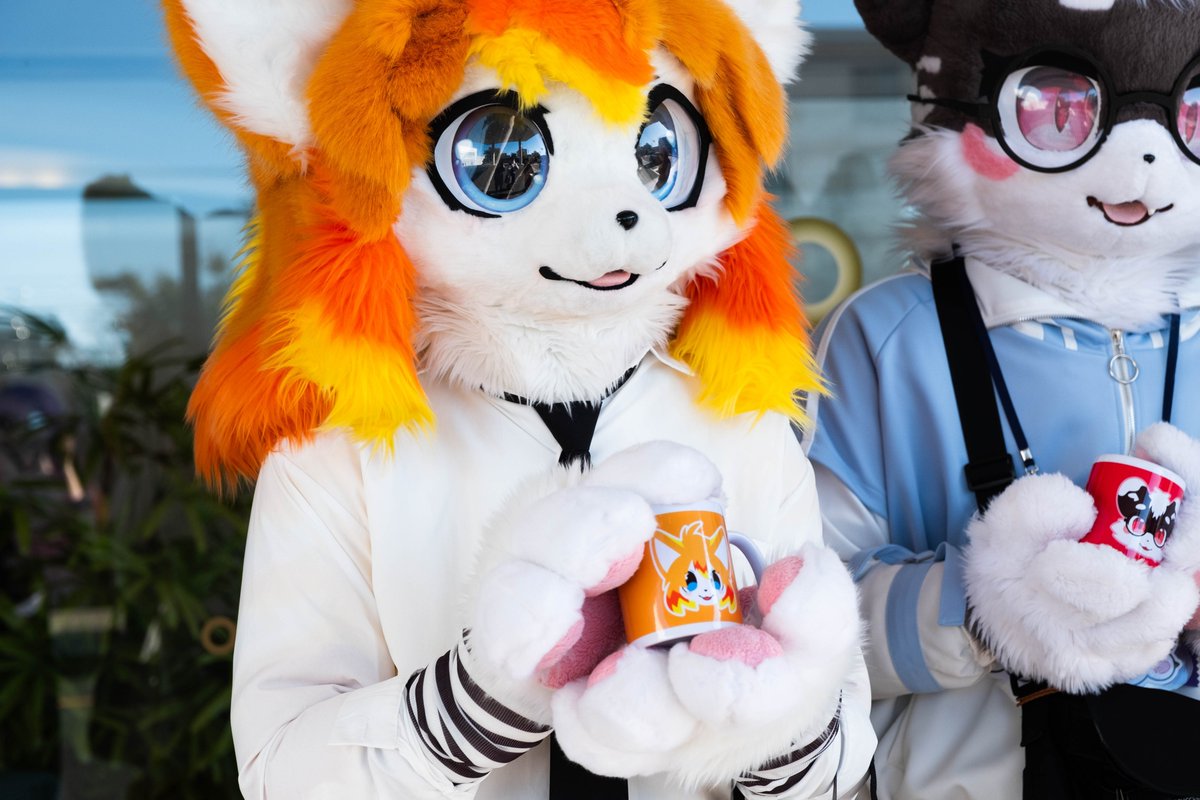 ☕️🤲
📸: <a href="/rocrocot_photo/">rocrocot📷</a> 

#Amber_chv #FursuitFriday