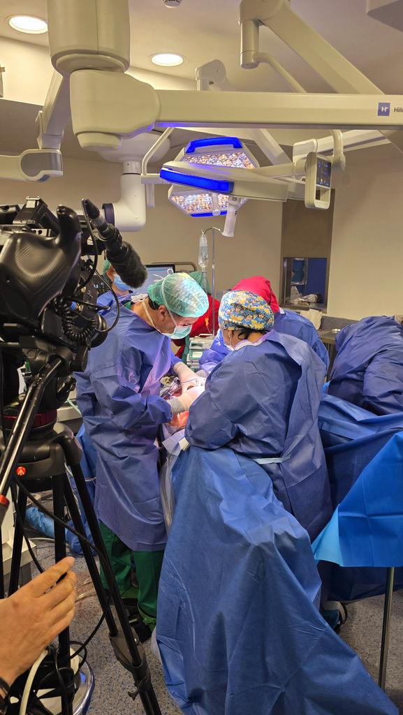 S. de Cir. General - Hospital de Medina del Campo (@cgdmedina) on Twitter photo 2° Cirugia del día Exitosa 🙌💪
Fantástica cirugía realizada por el Dr. <a href="/smoralesconde/">Salvador Morales Conde</a> 👏:
✅️Colectomía derecha + sigmoidectomia lap.
XVII JORNADAS DE CIRUGÍA LAPAROSCÓPICA🔝
#ParedAbdominal #ColoRectal #EsófagoGástrica #Obesidad #RGE #Laparoscopia #eTEP 2° Cirugia del día Exitosa 🙌💪
Fantástica cirugía realizada por el Dr. <a href="/smoralesconde/">Salvador Morales Conde</a> 👏:
✅️Colectomía derecha + sigmoidectomia lap.
XVII JORNADAS DE CIRUGÍA LAPAROSCÓPICA🔝
#ParedAbdominal #ColoRectal #EsófagoGástrica #Obesidad #RGE #Laparoscopia #eTEP