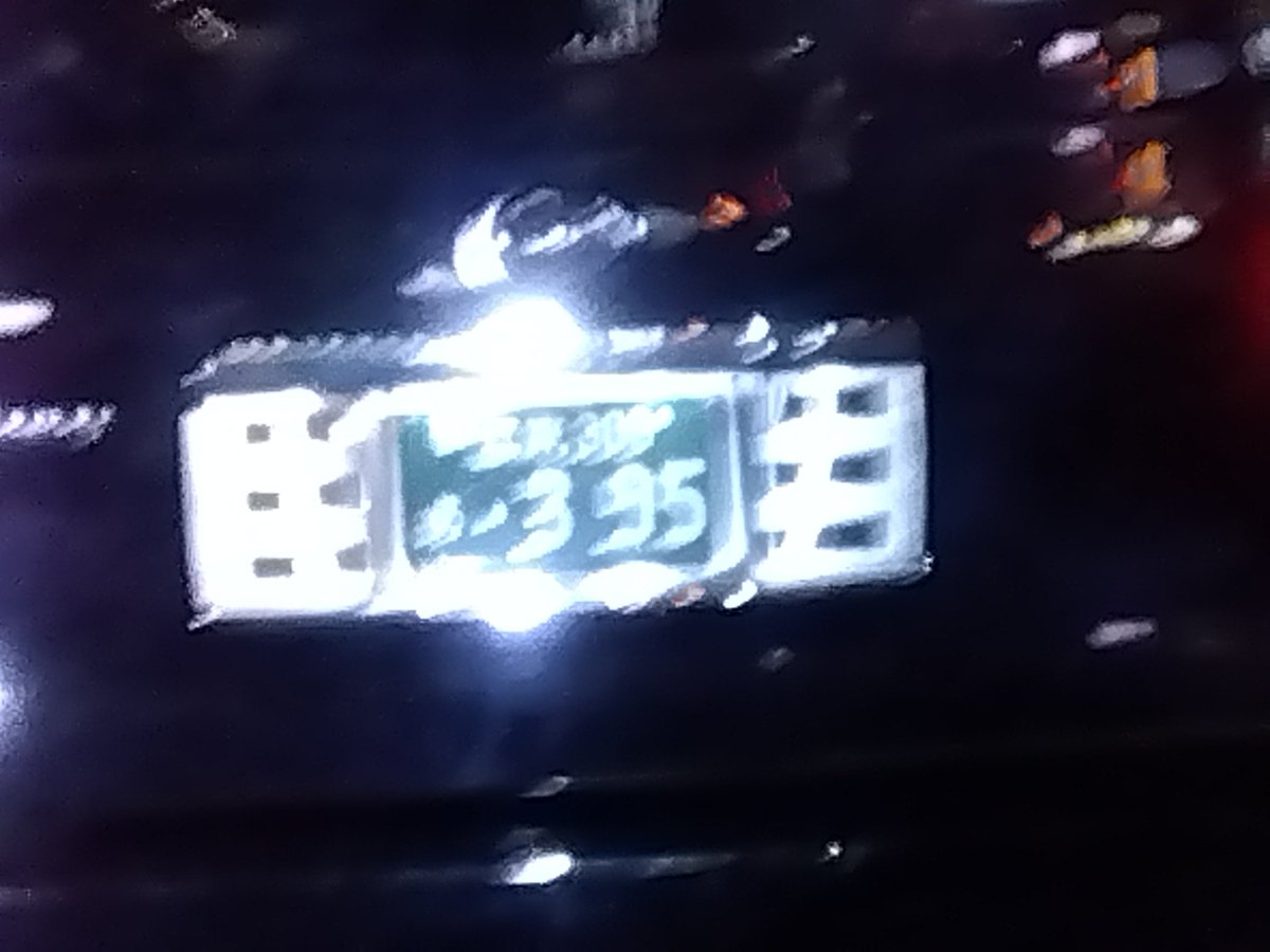 都営バスの進路妨害をしていた白タクシーの番号。。。でも取り締まれないんだろうなぁ。。。都内の道の半分近く白タクシーになってるし。。。