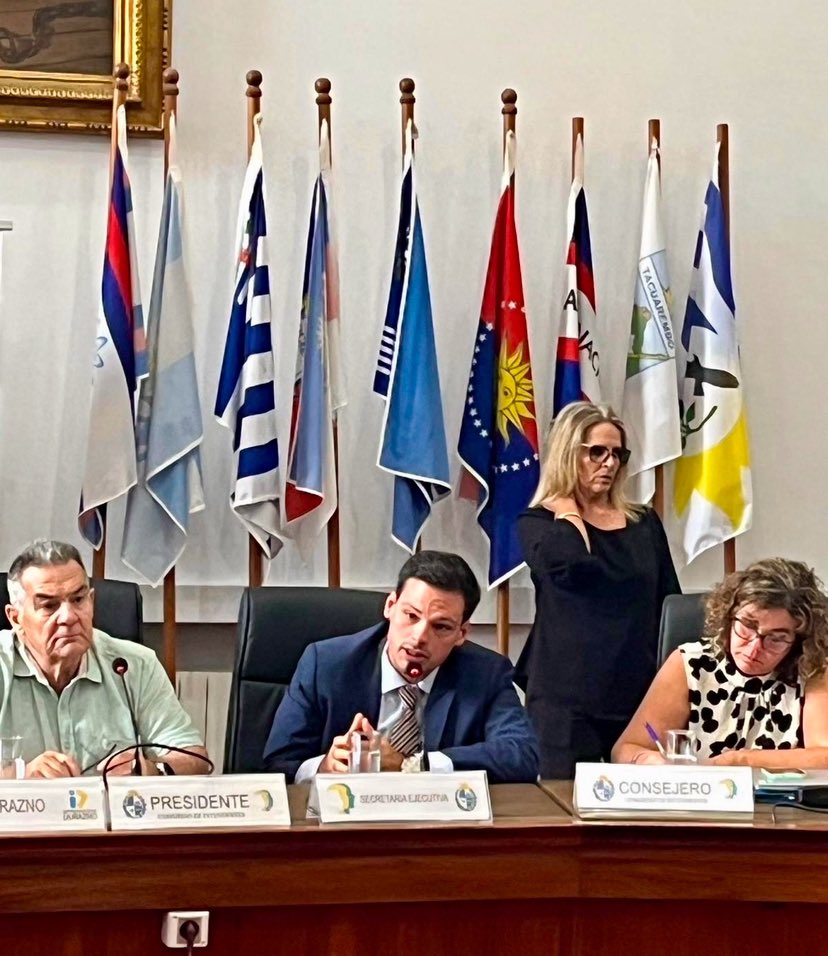 OPP Uruguay (@oppuruguay) on Twitter photo El Congreso de Intendentes recibió este jueves al director de la OPP, <a href="/RodrigoArim1/">Rodrigo Arim</a> , al subdirector <a href="/JorgePolgar/">JorgePolgar</a> y a <a href="/jmarenasdiaz/">José Manuel Arenas</a> responsable de Descentralización, siendo presentados en su primera audiencia del período.
#CongresodeIntendentes #OPP #GestiónPública El Congreso de Intendentes recibió este jueves al director de la OPP, <a href="/RodrigoArim1/">Rodrigo Arim</a> , al subdirector <a href="/JorgePolgar/">JorgePolgar</a> y a <a href="/jmarenasdiaz/">José Manuel Arenas</a> responsable de Descentralización, siendo presentados en su primera audiencia del período.
#CongresodeIntendentes #OPP #GestiónPública