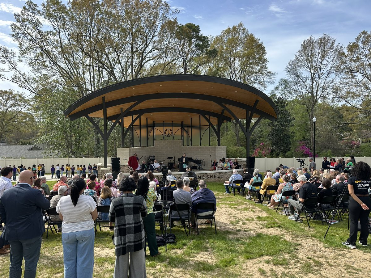 Gorgeous Spring day to dedicate this beautiful stage at Midtown Green park! Another amazing addition to the cultural scene of <a href="/Hattiesburg_MS/">City of Hattiesburg</a>