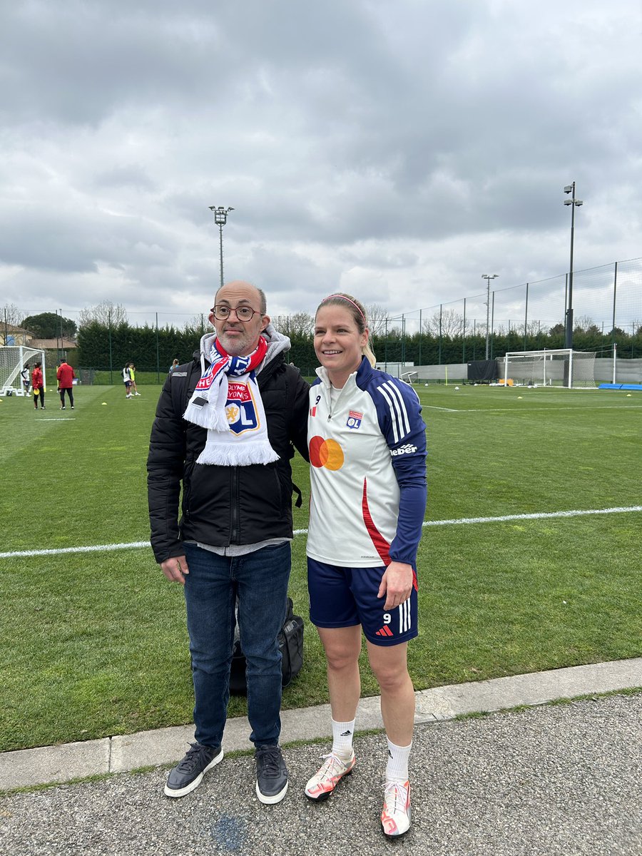 Aujourd’hui, Xavier a réalisé son rêve en assistant à la séance d’entraînement de <a href="/OLfeminin/">meg</a> ! ⚽️✨

Cerise sur le gâteau, Xavier a pu partager un moment privilégié avec sa joueuse favorite, <a href="/ELS_9_FRANCE/">Eugénie Le Sommer</a> ! 🫶🏼

#FondationOL #JouonsLaCollectif