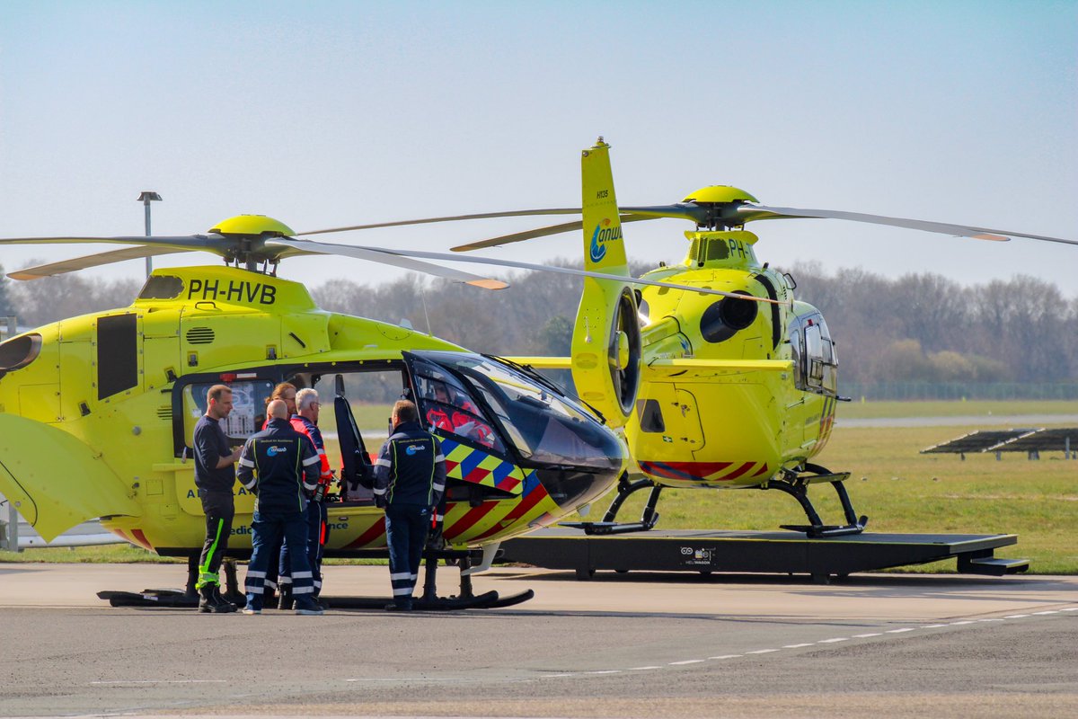 lifeliner4media's tweet photo. Heliwissel voor de Lifeliner 4 van af vanochtend neemt de PH-HVB de diensten over van de PH-TTR. De PH-TTR vliegt nu als de Lifeliner3. 

https://t.co/0Y1B0wJUGt

#Lifeliner4 #Phttr #Phhvb #Ehgg #Heliwissel https://t.co/f2xoJHgrkn