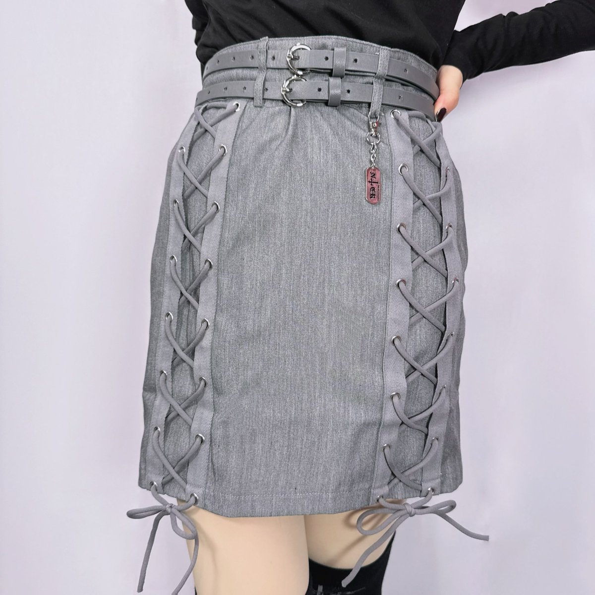 NieR_tokyo's tweet photo. 🎁1日限定プレゼント企画🎁

DOUBLE BELT GRAY 
BRAID SKIRT【ロゴチャーム付き】

🎁2名様にプレゼント🎁

◼応募方法
フォロー(@NieR_tokyo) &amp; リポスト
◼締切〆  3月28日24時

レディースアイテムです。

※鍵垢の方も対象内です。

是非ご参加ください🙇‍♂️🙇‍♀️ https://t.co/tTQSLYCQe7