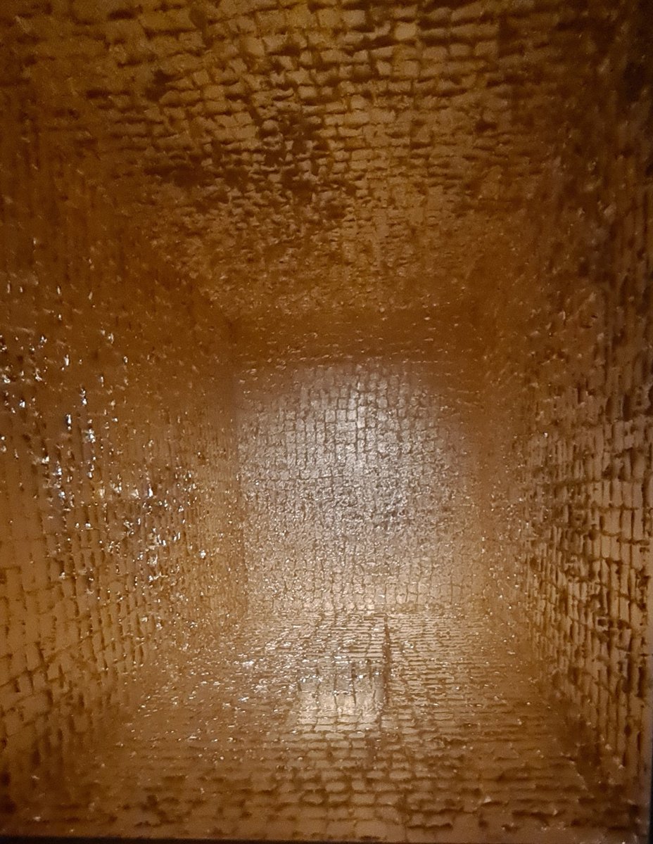 Impressive gold-leafed room by US artist Byars, called 'The Death of James Lee Byars' to be seen in <a href="/WM_Leiden/">Wereldmuseum Leiden (voorheen Museum Volkenkunde)</a> at exhibition 'Gold'.
Gold as spiritual wealth
#USartist #leiden #art #gold #PerformanceArt #exhibition #JamesLeeByars #goodvibes #MuseumInLeiden