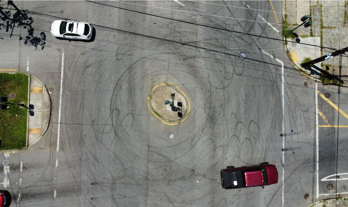 113 mph chase ENDED! 🛑 Another arrest in Louisiana after Mardi Gras street takeovers, thanks to Stop Stick®. Read more: stopstick.com/louisiana-stat…

#StreetTakeover #Louisiana #MardiGras #PoliceChase #StopStick