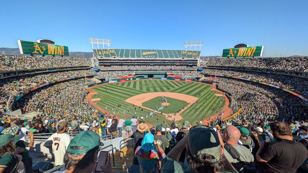 nosoupforgeorge's tweet photo. Reminder that #OpeningDay is "Check on your friends in Oakland" Day.

We're not okay. 💔 https://t.co/hwQeDhAJkT