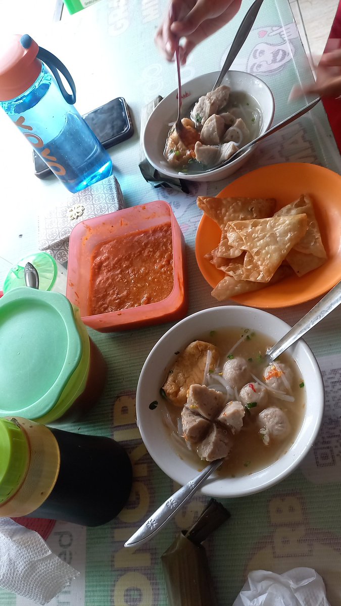 chikenugatt's tweet photo. makan-makan-makann https://t.co/mtazbcMs0q