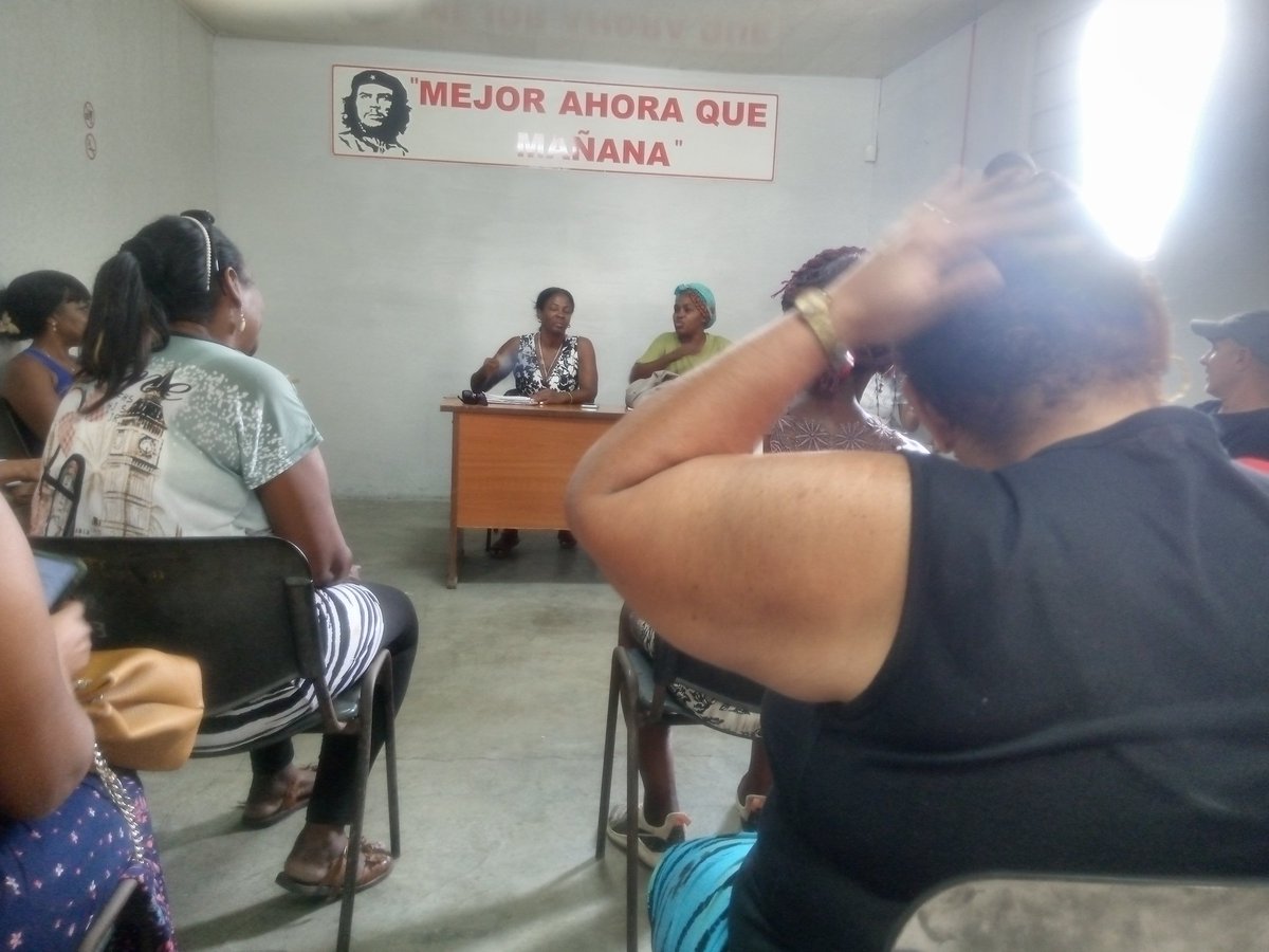miriambor2024's tweet photo. Se llevó a cabo en el consejo popular Luyano un profundo intercambio entre los integrantes del Grupo de Trabajo Preventivo, donde participaron todos los factores y funcionaria provincial que atiende la tarea.  Se trazaron acciones para elevar la labor preventiva en el territorio. https://t.co/itiXMN4HXo