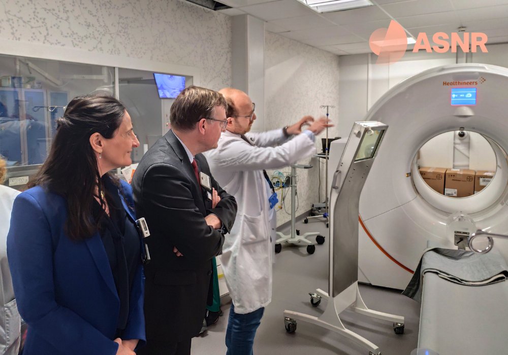 ASNR_FR's tweet photo. [#Santé]🏥Le Collège de l’ASNR rencontrent les Hospices civils de #Lyon
Hier, P-M Abadie, Pdt, &amp; Géraldine Pina, commissaire #ASNR, ont rencontré Raymond LE MOIGN, DG @CHUdeLyon et ses équipes 🙏 #MédecineNucléaire #Radioprotection
➡️https://t.co/HyXKRDT4XR https://t.co/dSQnUVWPyN