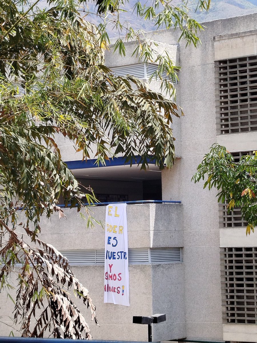 Esto es muy poderoso…

10 universidades en todo el país unen y alzan sus voces hoy!!

La VERDAD es que SOMOS MILLONES, el PODER ES NUESTRO y JUNTOS vamos por lo que nos pertenece: la LIBERTAD de Venezuela!!!

Grandes nuestros chamos de UNELLEZ Barinas, ULA Merida, ULA Táchira,