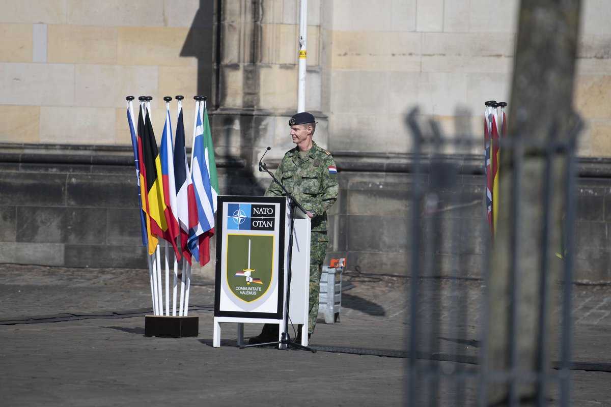 Vandaag droeg luitenant-generaal Nico Tak officieel het commando over aan luitenant-generaal Peter Mirow. De ceremonie, die plaatsvond voor de Münster kathedraal, benadrukte de sterke regionale en multinationale verbondenheid van 1GNC, in aanwezigheid van diverse civiele
