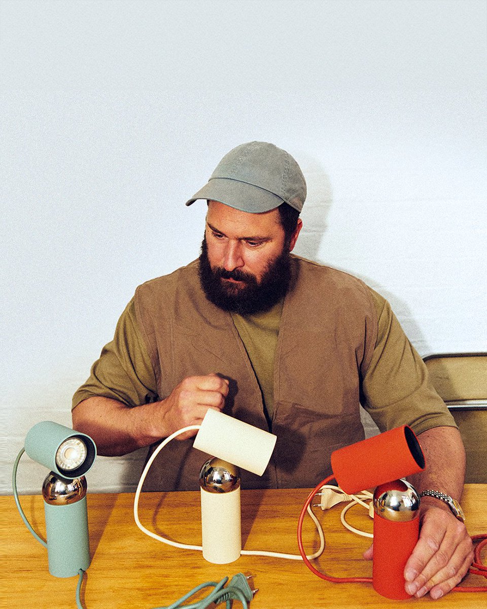 stillucestore's tweet image. #BilboquetLamp 💡 Un design giocoso incontra la sostenibilità: colori vivaci, orientabile in ogni angolo e totalmente smontabile 🔄♻️ Dai vita ai tuoi spazi con un tocco di creatività e #sostenibilità 
stilluce-store.it/prodotto/flos-…
#StilluceStore #Flos #FlosLighting #PhilippeMalouin