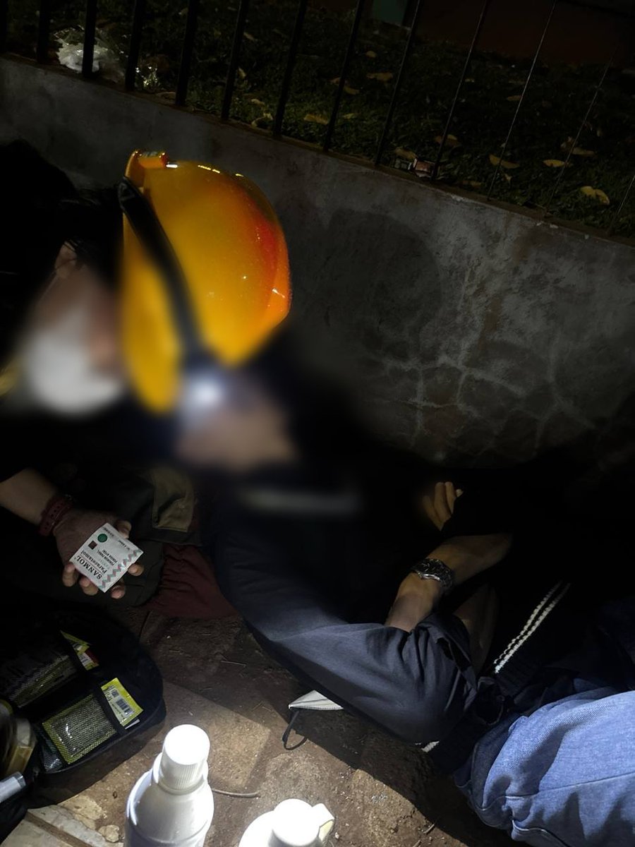 humaniesproject's tweet photo. 🚨 UPDATE AKSI KOTA BOGOR 🚨

Kawan-kawan aksi yang terluka di lokasi, sudah mendapatkan pertolongan pertama oleh tim Ambulance dengan dibantu oleh kawan-kawan medis yang bertugas. Terima kasih kawan-kawan semua atas kesigapannya! 

#TolakUUTNI #TolakRUUPolri #CabutUUTNI https://t.co/SZ91y9xTlB