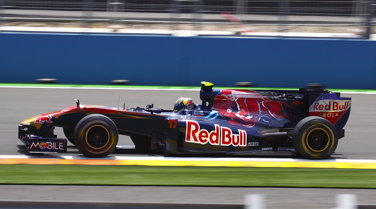 Jaime Alguersuari 🇪🇸 in his Toro Rosso STR5 at Valencia, F1 2010 European GP.  
Photo: Histone145 flickr.com/photos/histone…