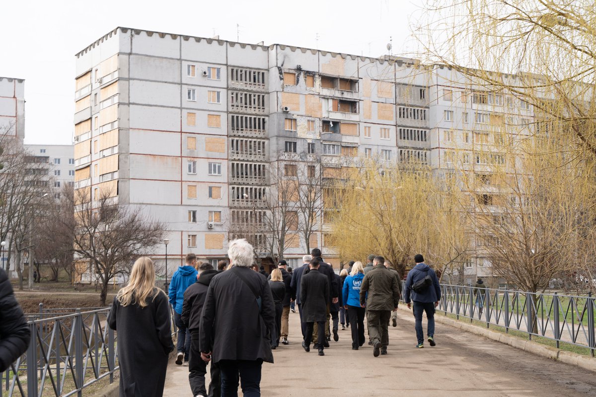 UNHCR Ukraine (@unhcrukraine) on Twitter photo Joining UNHCR in Kharkiv,🇳🇴 Ministers for Foreign Affairs + Labour & Inclusion + <a href="/NorwayAmbUKR/">Helene Sand Andresen</a> witnessed first-hand the impact of the war incl destruction by last night's attack & heard from people who fled frontline communities.
🙏<a href="/NorwayMFA/">Norway MFA</a> for standing with the people of 🇺🇦. Joining UNHCR in Kharkiv,🇳🇴 Ministers for Foreign Affairs + Labour & Inclusion + <a href="/NorwayAmbUKR/">Helene Sand Andresen</a> witnessed first-hand the impact of the war incl destruction by last night's attack & heard from people who fled frontline communities.
🙏<a href="/NorwayMFA/">Norway MFA</a> for standing with the people of 🇺🇦.