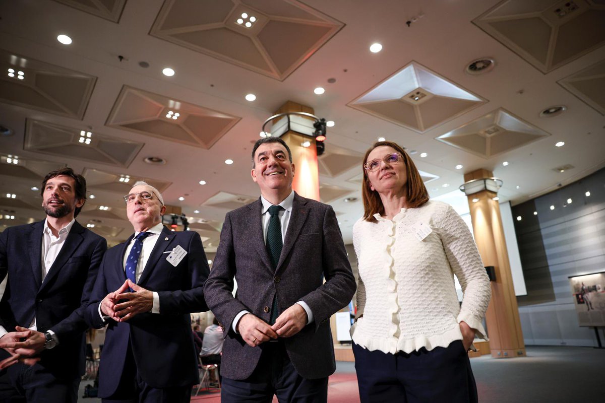 Román Rodríguez (@romanlalin) on Twitter photo O Matemático Rodríguez foi un dos científicos máis brillantes da súa época e así se recoñece na exposición que hoxe inauguramos no <a href="/Europarl_ES/">Parlamento Europeo en España</a> en Bruxelas
Galicia non só ten un pasado científico de prestixio, senón que tamén estamos decididos a preservar e divulgar este legado O Matemático Rodríguez foi un dos científicos máis brillantes da súa época e así se recoñece na exposición que hoxe inauguramos no <a href="/Europarl_ES/">Parlamento Europeo en España</a> en Bruxelas
Galicia non só ten un pasado científico de prestixio, senón que tamén estamos decididos a preservar e divulgar este legado