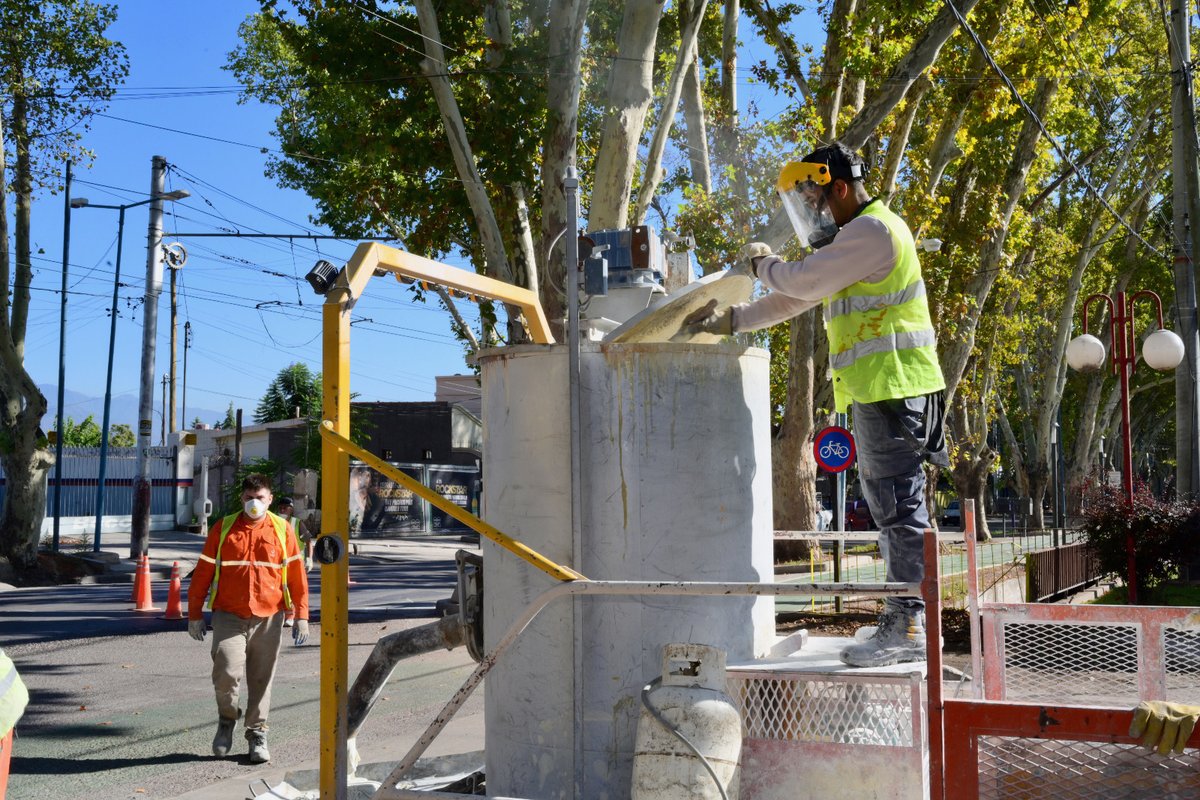 diegocostarelli's tweet photo. Recorrimos los trabajos de demarcación vial que se están realizando en el carril Cervantes 🚧

Desde Carrodilla a Progreso, estamos mejorando la zona para brindar mejor visibilidad y organización del tránsito, beneficiando a conductores y peatones.

#ObrasQueNosUnen https://t.co/XiAzAetTyS
