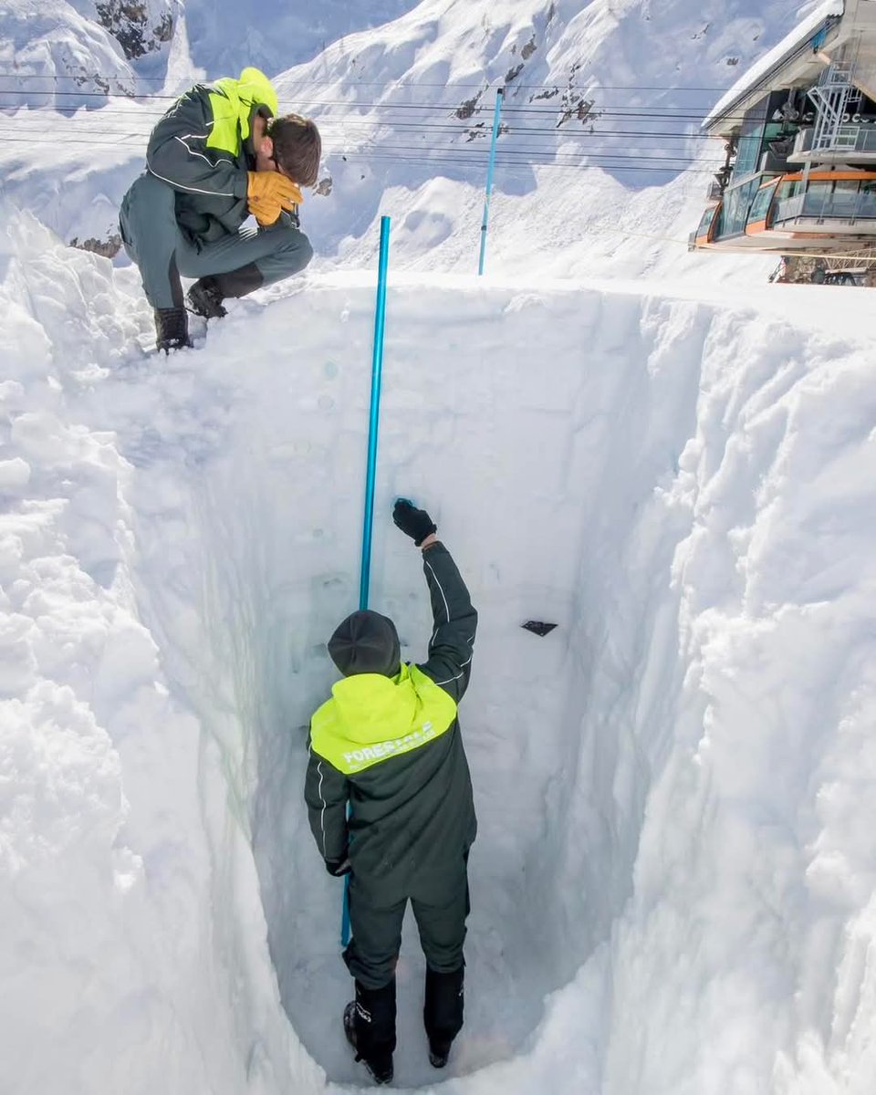 Sella Nevea. Misurati 306 cm di neve attorno al rifugio Gilberti. Sella Nevea è la località più innevata del #friuliveneziagiulia, un vero spettacolo per gli amanti della neve. Fonte Immagine: Sergio Emidio Bini