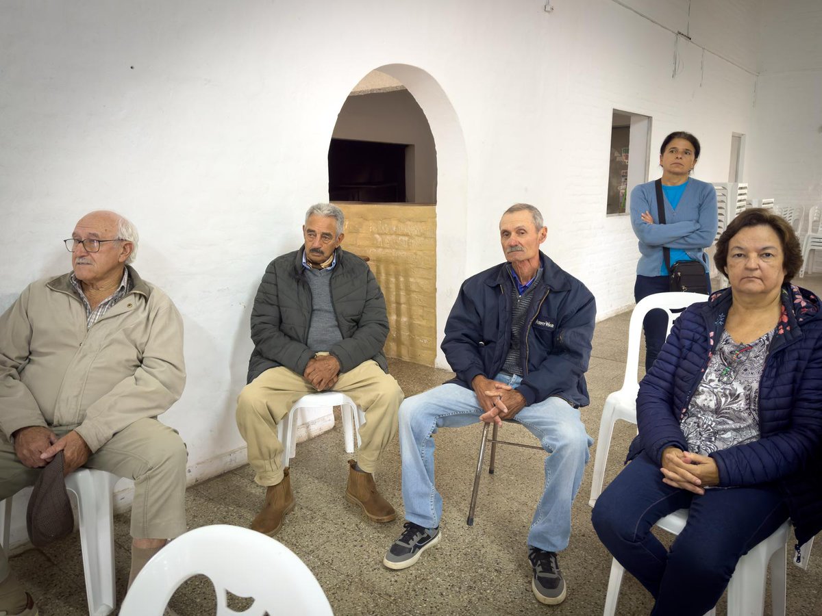AndreaBrugman's tweet photo. @PajaroEnciso hoy de recorrida por la localidad de Cerro Chato, conversando con la gente,  puesta a punto. 
A seguir!!!
#PájaroIntendente 
@Pajaro_2025 https://t.co/sEgAqkn1T3