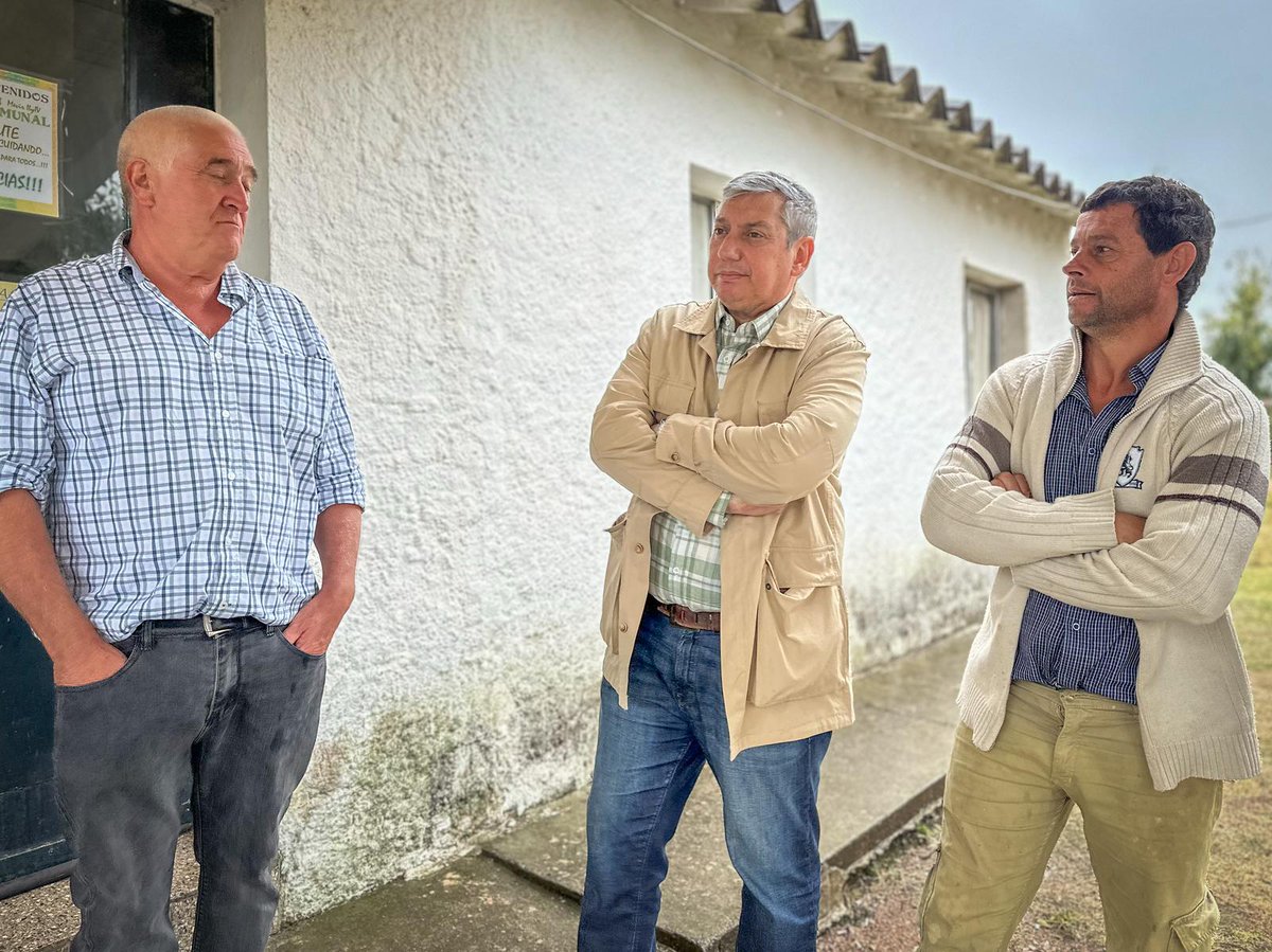 AndreaBrugman's tweet photo. @PajaroEnciso hoy de recorrida por la localidad de Cerro Chato, conversando con la gente,  puesta a punto. 
A seguir!!!
#PájaroIntendente 
@Pajaro_2025 https://t.co/sEgAqkn1T3
