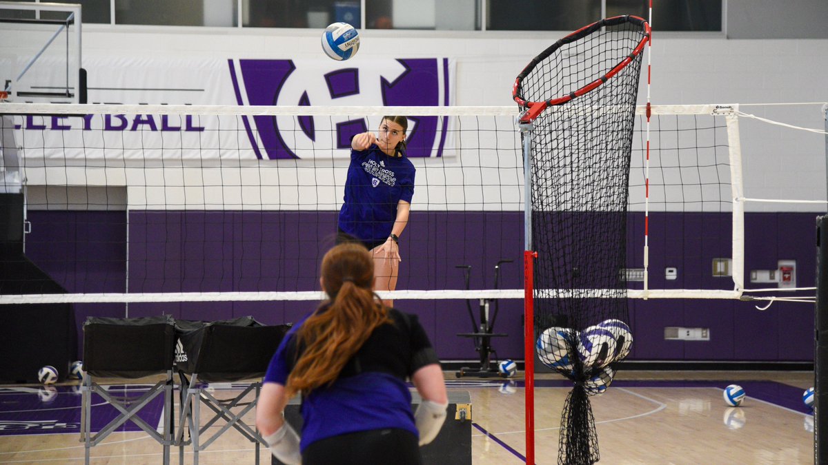 Holy Cross Volleyball tweet media