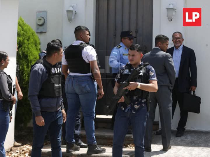 Les juro que no trabajo para la policía.