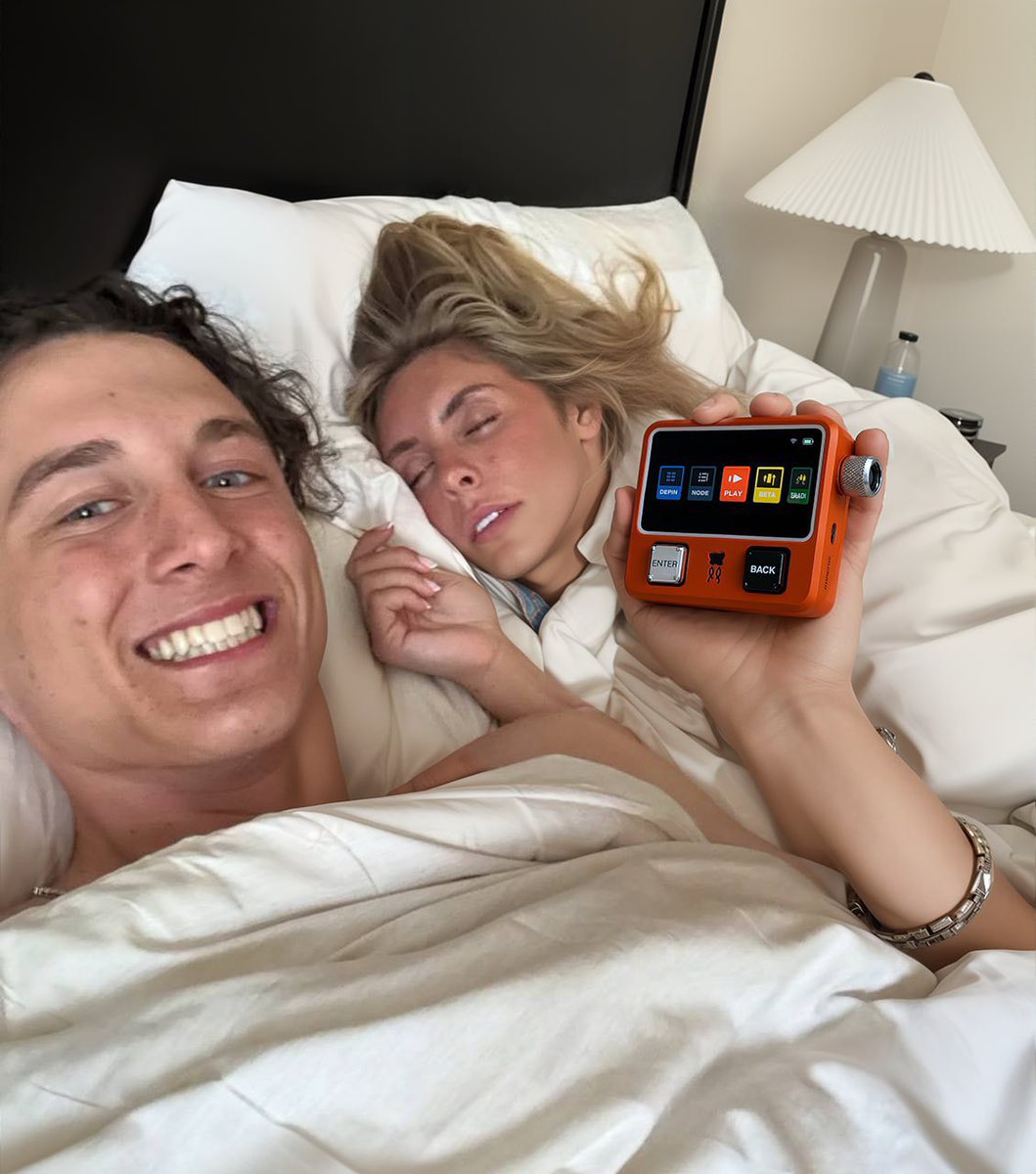 AirmoneyDegn's tweet image. her holes are for everyone, but her degn is mine 🥹