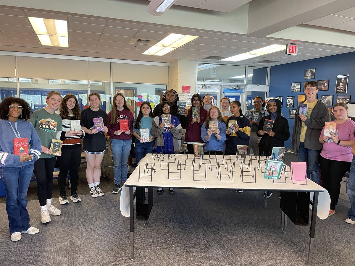 Chamblee HS Bulldogs (@gfbarnes05) on Twitter photo Blind date with a book. Celebrating reading and trying new books. We love to read! <a href="/DCSD_HSArea/">DCSD - High School Area</a> <a href="/COSDeKalbCounty/">Michelle L. Dillard</a> Blind date with a book. Celebrating reading and trying new books. We love to read! <a href="/DCSD_HSArea/">DCSD - High School Area</a> <a href="/COSDeKalbCounty/">Michelle L. Dillard</a>