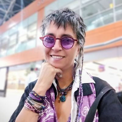 🔴 Gazeteci İrem Afşin, sosyal medya hesabından yaptığı paylaşımla Bodrum'da uçaktan indiği sırada gözaltına alındığını açıkladı.