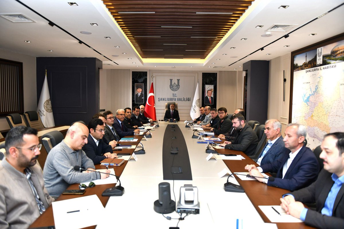 Kırsal mahallelerde ve il merkezinde yapımı süren deprem konutlarının yapım süreçleri ve altyapı çalışmalarıyla ilgili, Valimiz Sn.Hasan ŞILDAK başkanlığında koordinasyon toplantıları gerçekleştirildi.
<a href="/csbgovtr/">T.C. Çevre, Şehircilik ve İklim Dğş. Bakanlığı</a> <a href="/UrfaValiligi/">T.C. ŞANLIURFA VALİLİĞİ</a> <a href="/hasansildak/">Hasan ŞILDAK</a> <a href="/huseyinaras47/">Hüseyin ARAS</a>