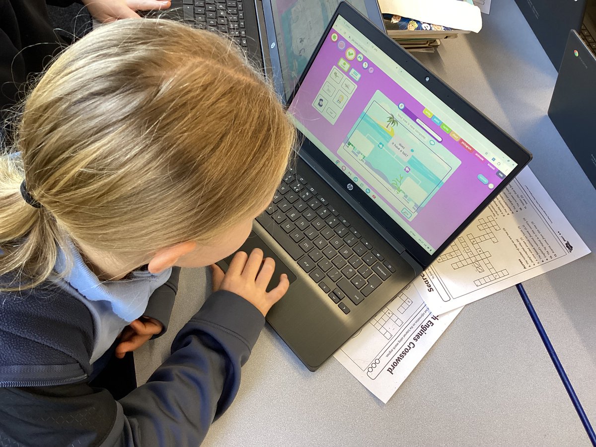 raeburnprimary's tweet image. Today year 4 have created their own branching database.  They focused on attributes and how to use them to sort groups of objects.
#RaeburnComputing  #RaeburnYear4