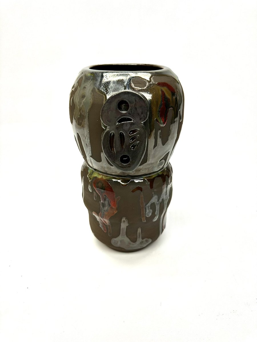 I’m happy with how this flower vase turned out🥰 <3 #ArtistsOnX #pottery #ceramics