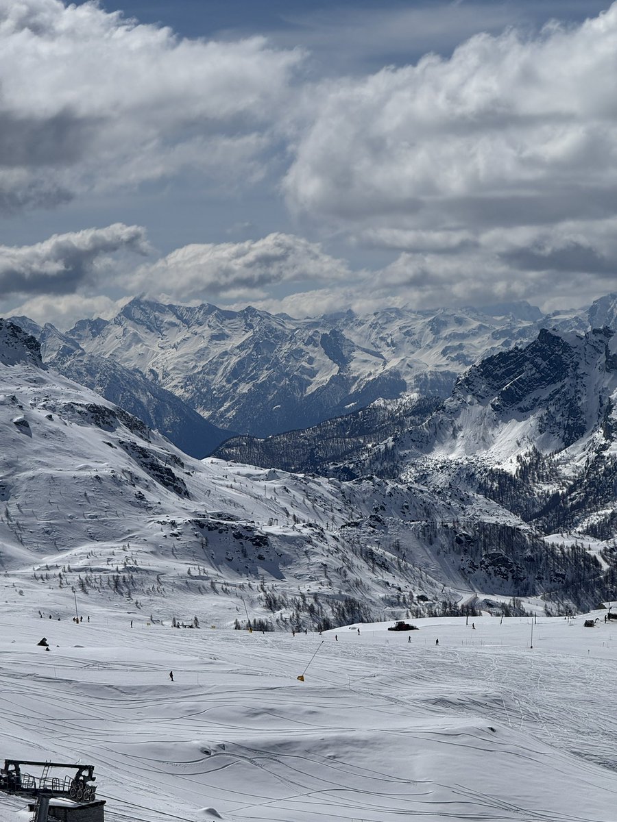 Dan (@broadsword999) on Twitter photo Anyone got higher / further stats for one days skiing with a sit down lunch in the middle?
<a href="/SkiTracksApp/">Ski Tracks</a>
#ScreamingThighs #Zermatt #Ski #Skiing Anyone got higher / further stats for one days skiing with a sit down lunch in the middle?
<a href="/SkiTracksApp/">Ski Tracks</a>
#ScreamingThighs #Zermatt #Ski #Skiing