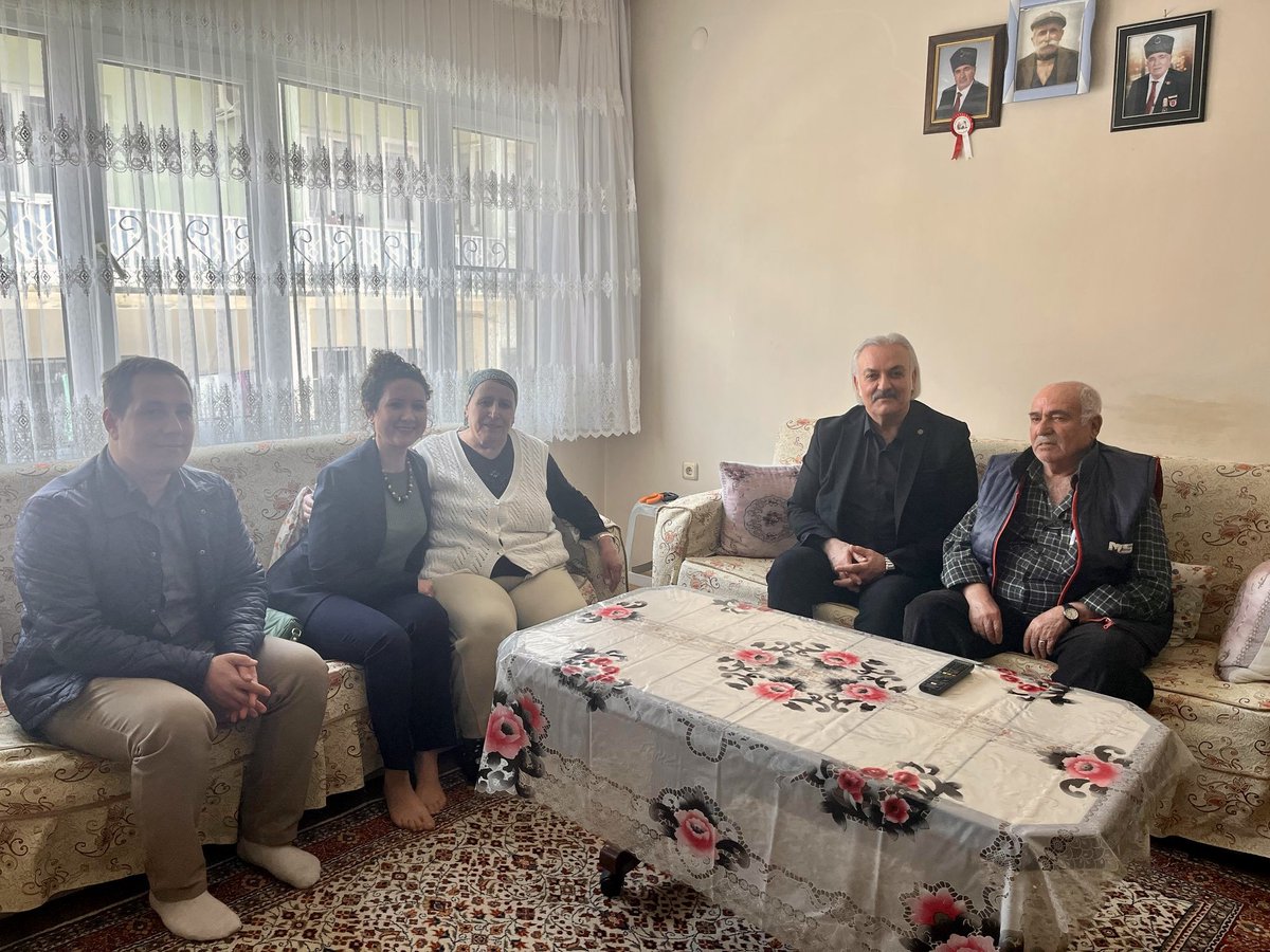 Kaymakamımız Sayın <a href="/_AliAkca_/">Ali Akça</a>,

Aziz Şehitlerimiz Şerif ÇALIŞKAN ve Kamil ÇIRPAN’ın ailelerine ve Saygıdeğer Gazimiz Hasan AKBABA’ya ev ziyaretinde bulundular.
🇹🇷🇹🇷🇹🇷