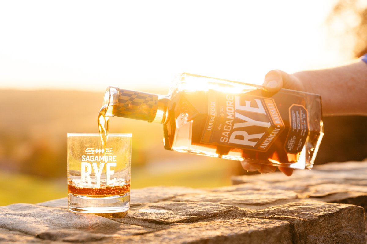 We all have this passion and love for whiskey that brings us together to create such an amazing community! Today, on International Whiskey Day we raise a glass to this bond and celebrate the wonderful spirit called whiskey. Cheers 🥃