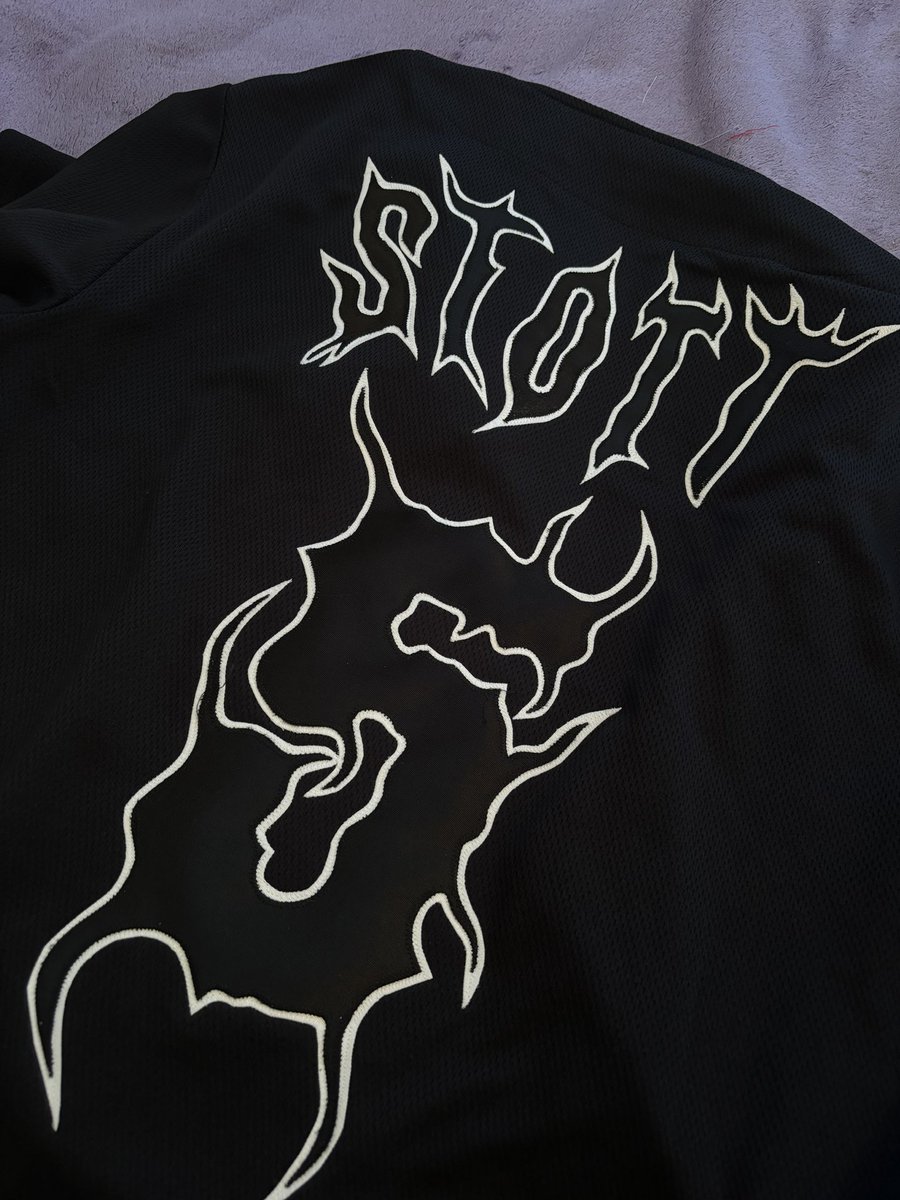 pale_atlantis's tweet image. to celebrate opening day, i’m giving away one custom handmade phillies metal jersey!! 🖤

TO ENTER:
- must be following me
- like &amp;amp; rt
- reply and tell me which player you would ask for!!!

giveaway closes april 11th!!