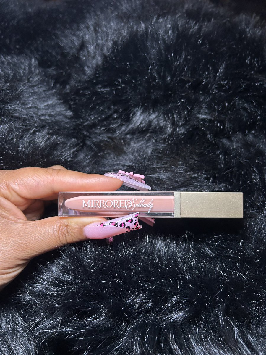 MSublimity's tweet image. Our top glosses are low in stock! 
Only one left each shade! 😌👏🏽 
Thank you everyone for your support. 

Subscribed to be notified on the restock! 

#mirroredsublimity #lipgloss #blackgirlluxury