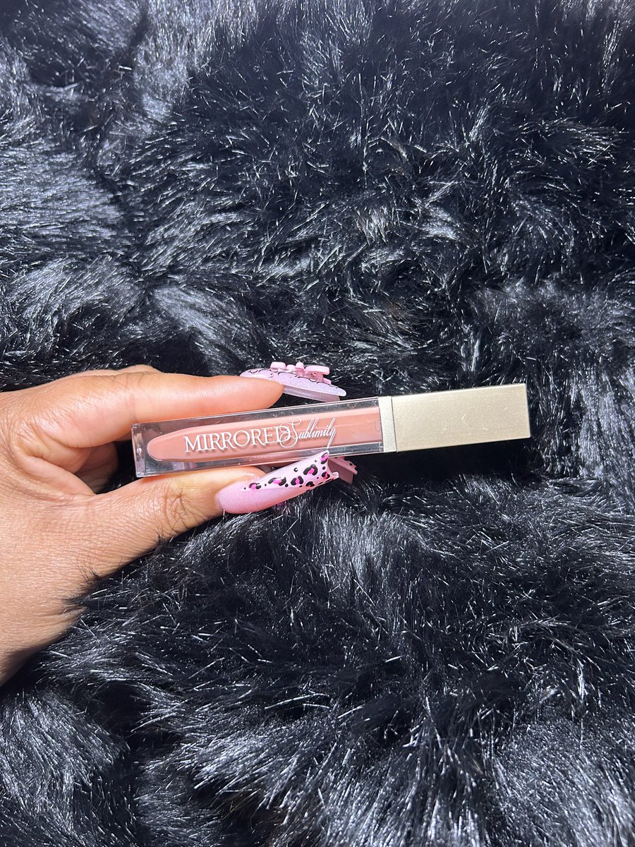 MSublimity's tweet image. Our top glosses are low in stock! 
Only one left each shade! 😌👏🏽 
Thank you everyone for your support. 

Subscribed to be notified on the restock! 

#mirroredsublimity #lipgloss #blackgirlluxury